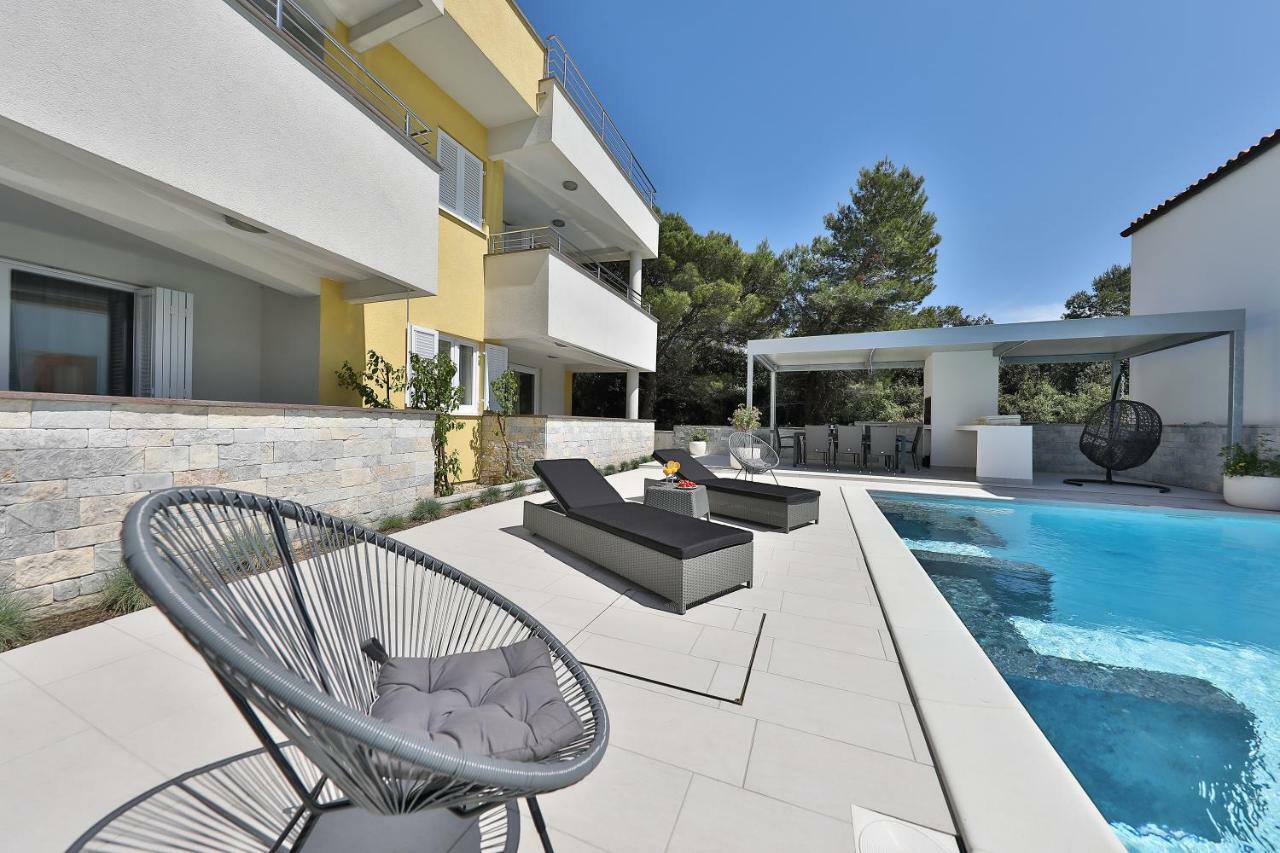 Luxury Villa Nada With Pool Petrcane Exterior photo