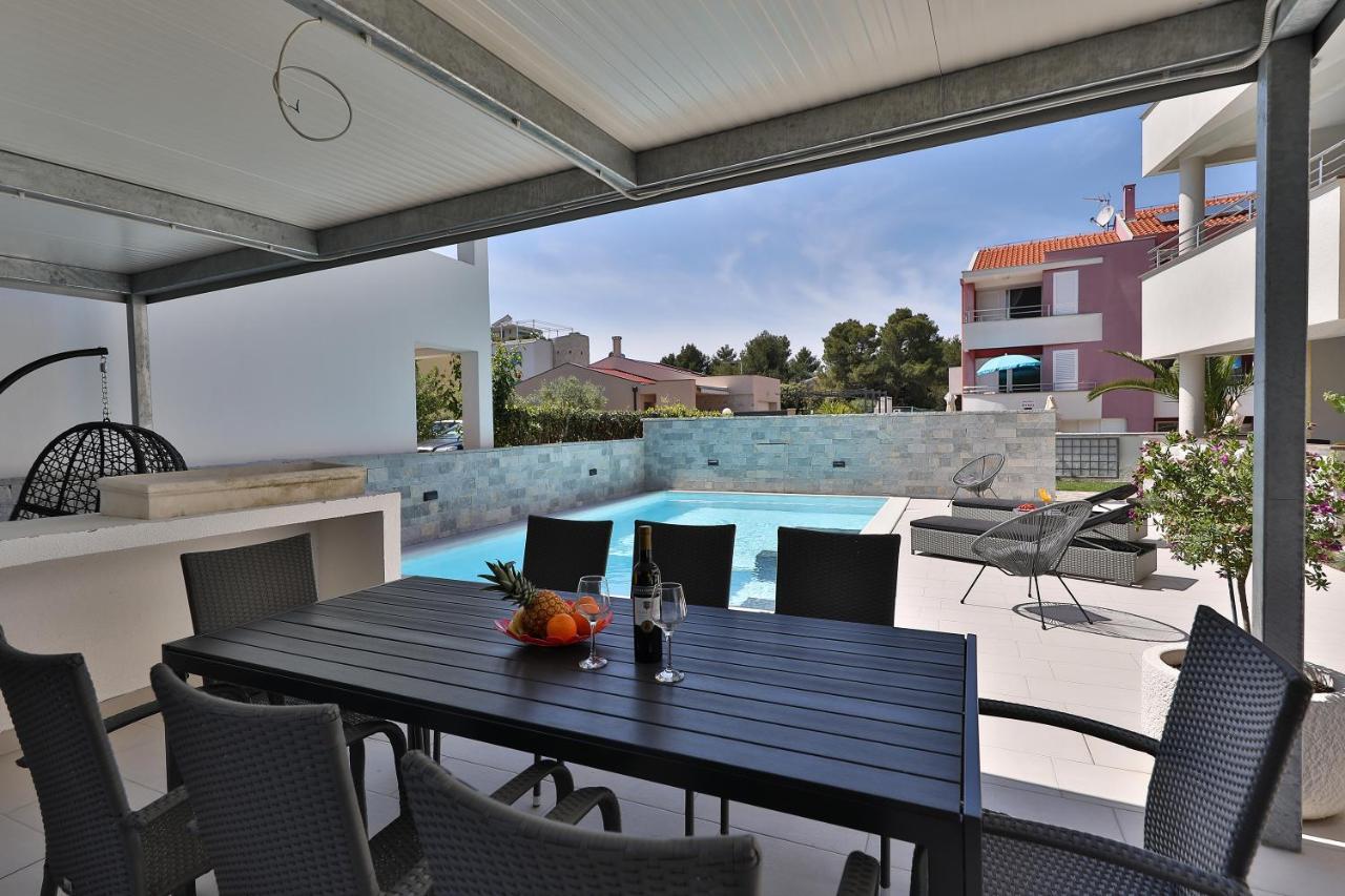 Luxury Villa Nada With Pool Petrcane Exterior photo