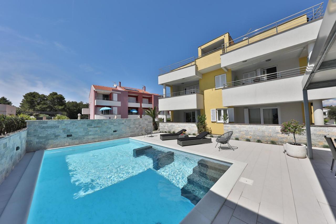 Luxury Villa Nada With Pool Petrcane Exterior photo