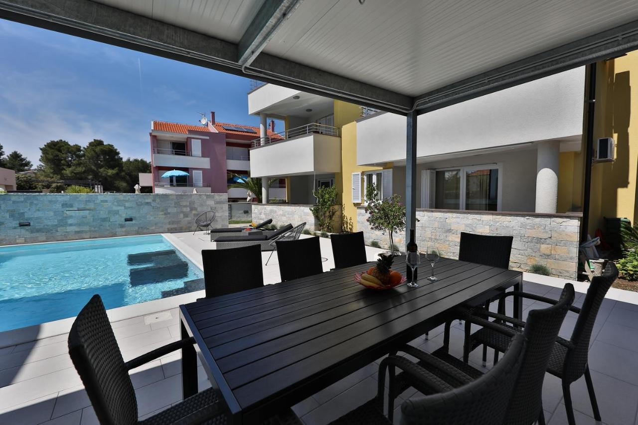 Luxury Villa Nada With Pool Petrcane Exterior photo
